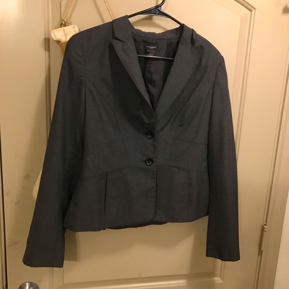 Ann Taylor Jackets & Blazers - LDS “Ann Taylor suit jacket 🧥S/6 long sleeve grey